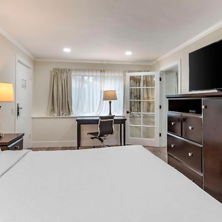 Best Western Carmel'S Town House Lodge Exterior photo