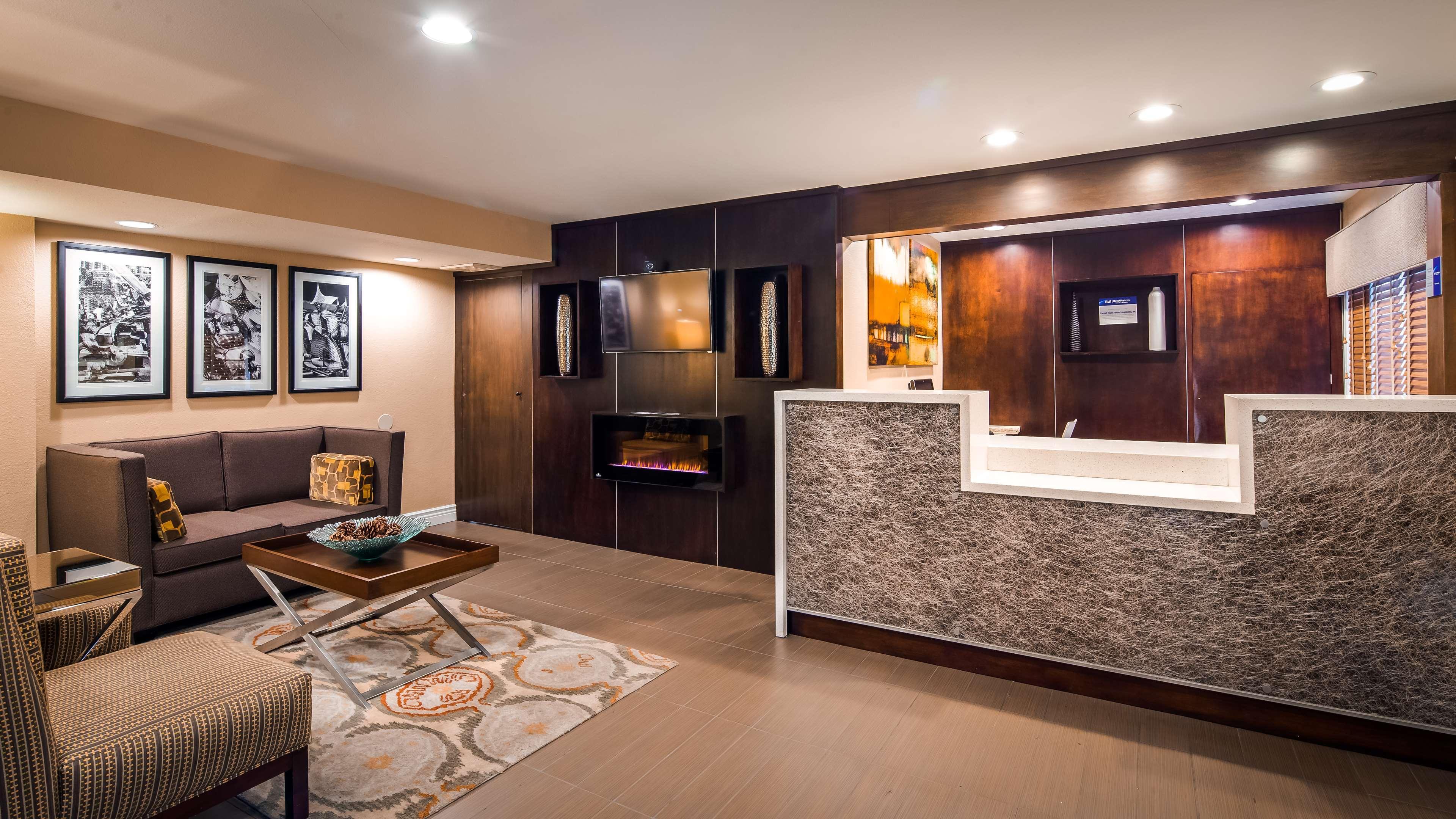 Best Western Carmel'S Town House Lodge Exterior photo