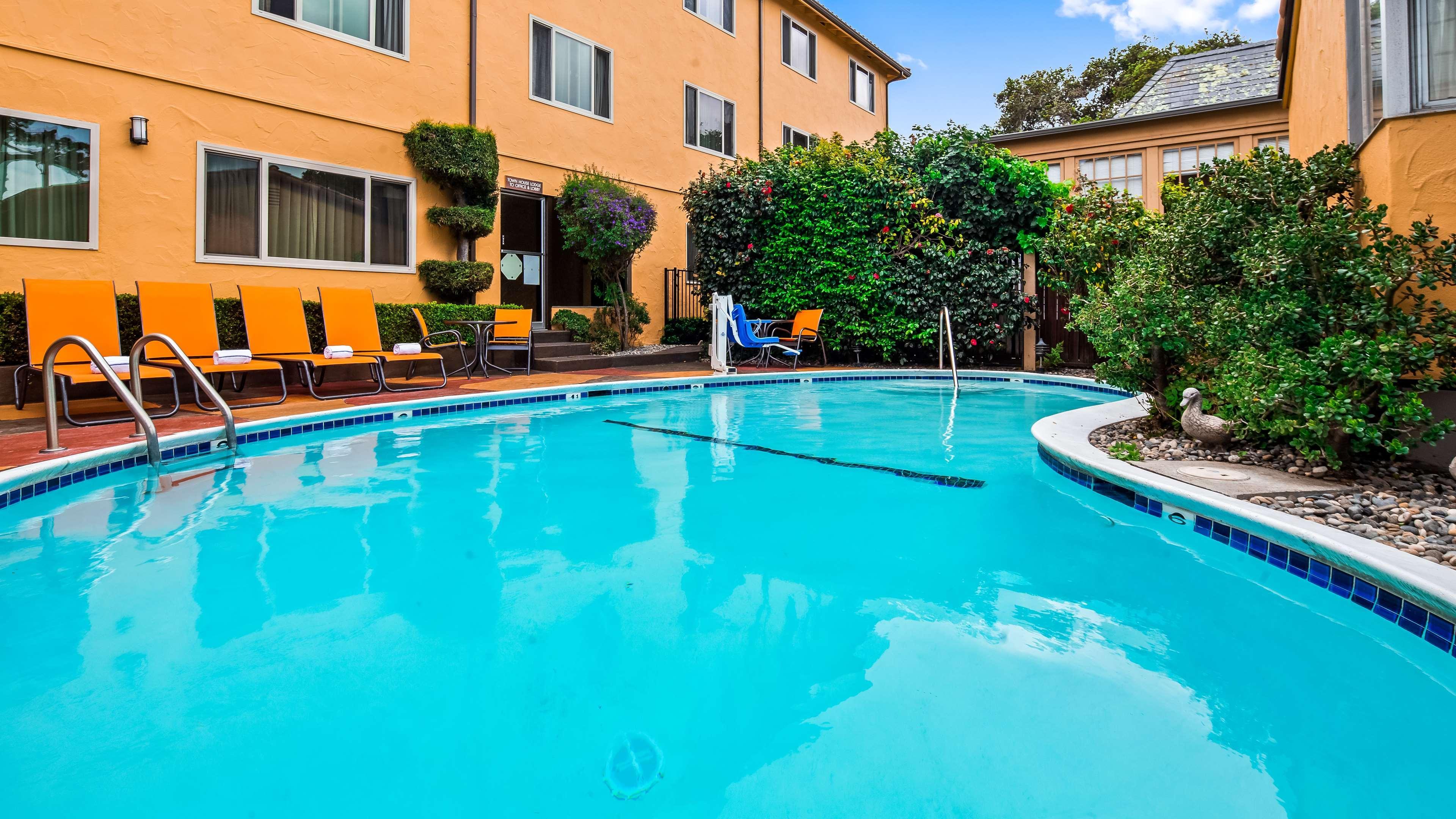 Best Western Carmel'S Town House Lodge Exterior photo