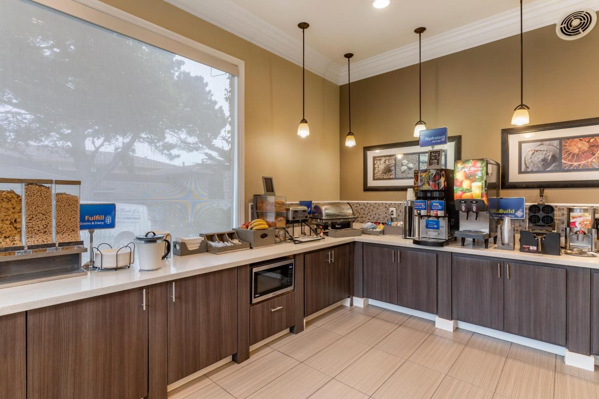 Best Western Carmel'S Town House Lodge Exterior photo