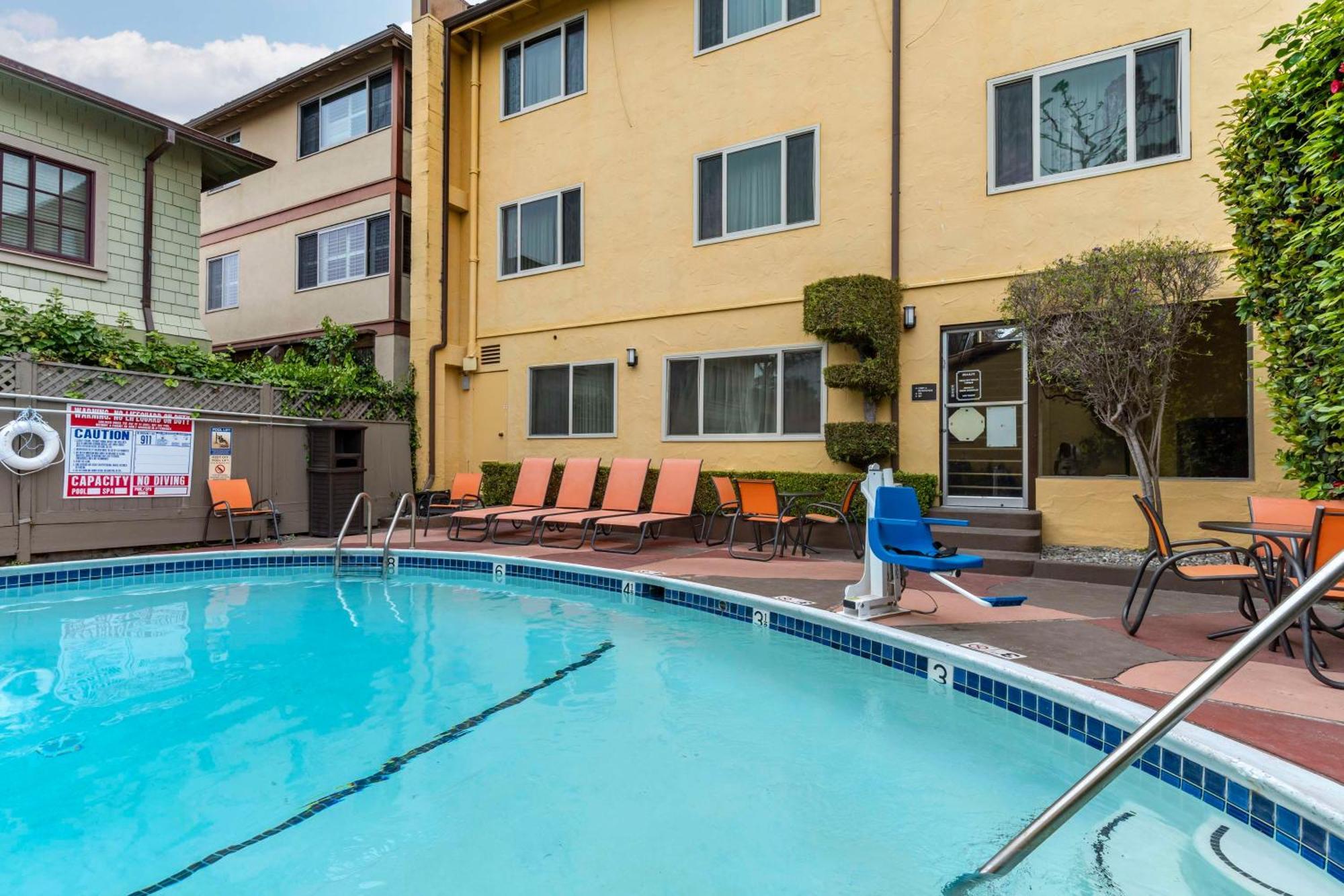 Best Western Carmel'S Town House Lodge Exterior photo